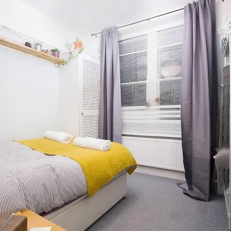 Ground Floor Apt For 4 W Bay Window & Free Parking * Bristol