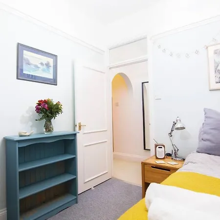 Nyaraló Ground Floor Apt For 4 W Bay Window & Free Parking