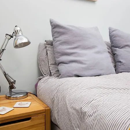 Nyaraló Ground Floor Apt For 4 W Bay Window & Free Parking *