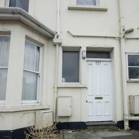 Ground Floor Apt For 4 W Bay Window & Free Parking Nyaraló *