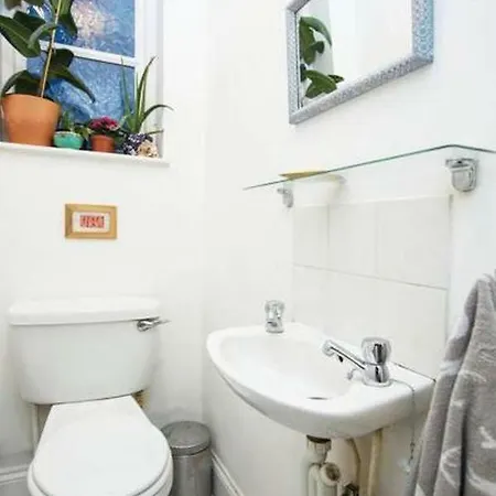 Ground Floor Apt For 4 W Bay Window & Free Parking Nyaraló Bristol